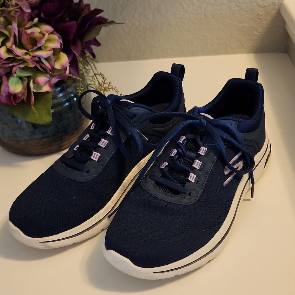 Skechers Navy Arch Fit Sneakers